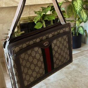 Gucci Supreme Shoulder Bag